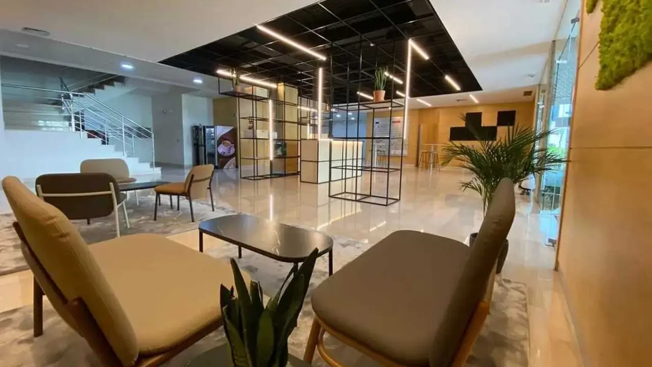 Uno de los espacios comunes del coworking Oficinas YA en San Sebasti&aacute;n de los Reyes