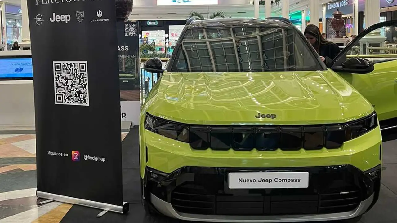 El nuevo Jeep Compass en el centro comercial Plaza Norte 2 de San Sebasti&aacute;n de los Reyes