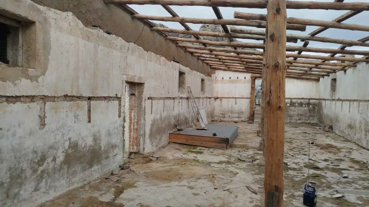 Instalaciones del destacamento penal de Bustarviejo sin techo debido a la fuerte tormenta que sufri&oacute; el pasado verano