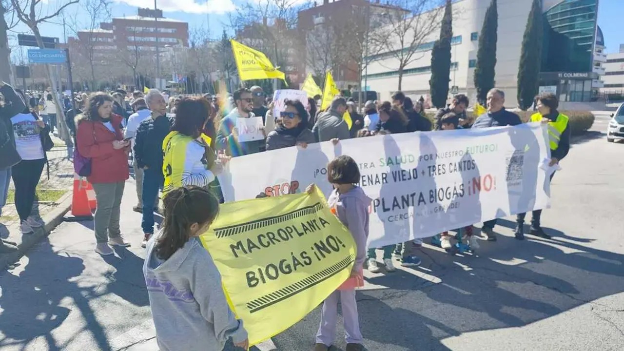Un momento de la manifestaci&oacute;n del 15 marzo de 2026 contra la planta de biog&aacute;s