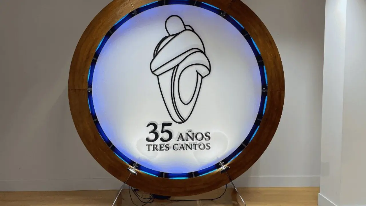 escultura somos abrazo