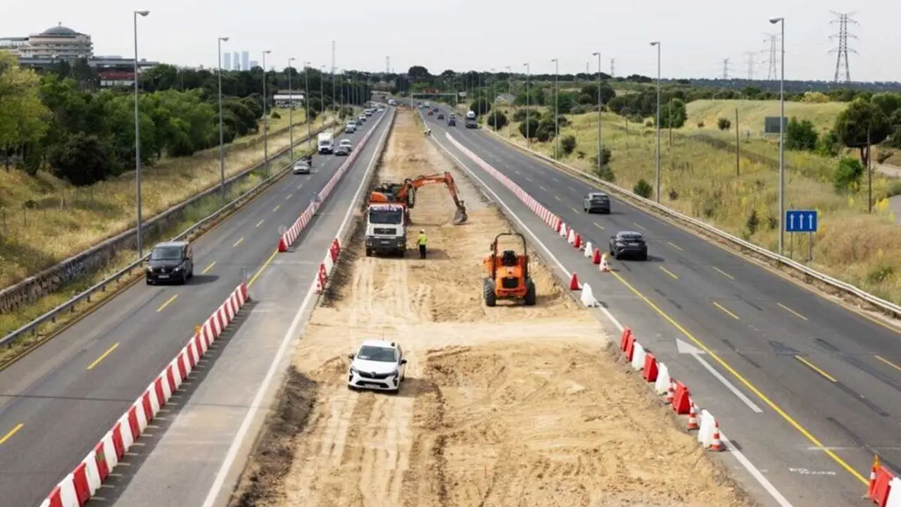 Obras en la carretera M-607 de ampliaci&oacute;n a un tercer carril