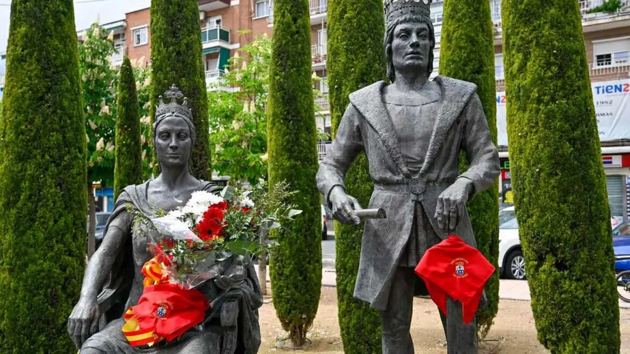 Escultura homenaje a los Reyes Catolicos en San Sebasti&aacute;n de los Reyes
