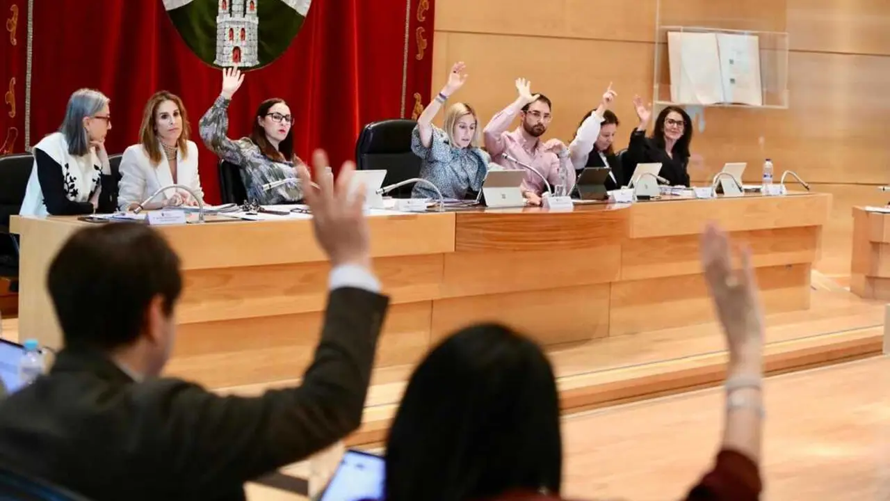 El gobierno del PP de Alcobendas vota en el pleno municipal de abril 2026