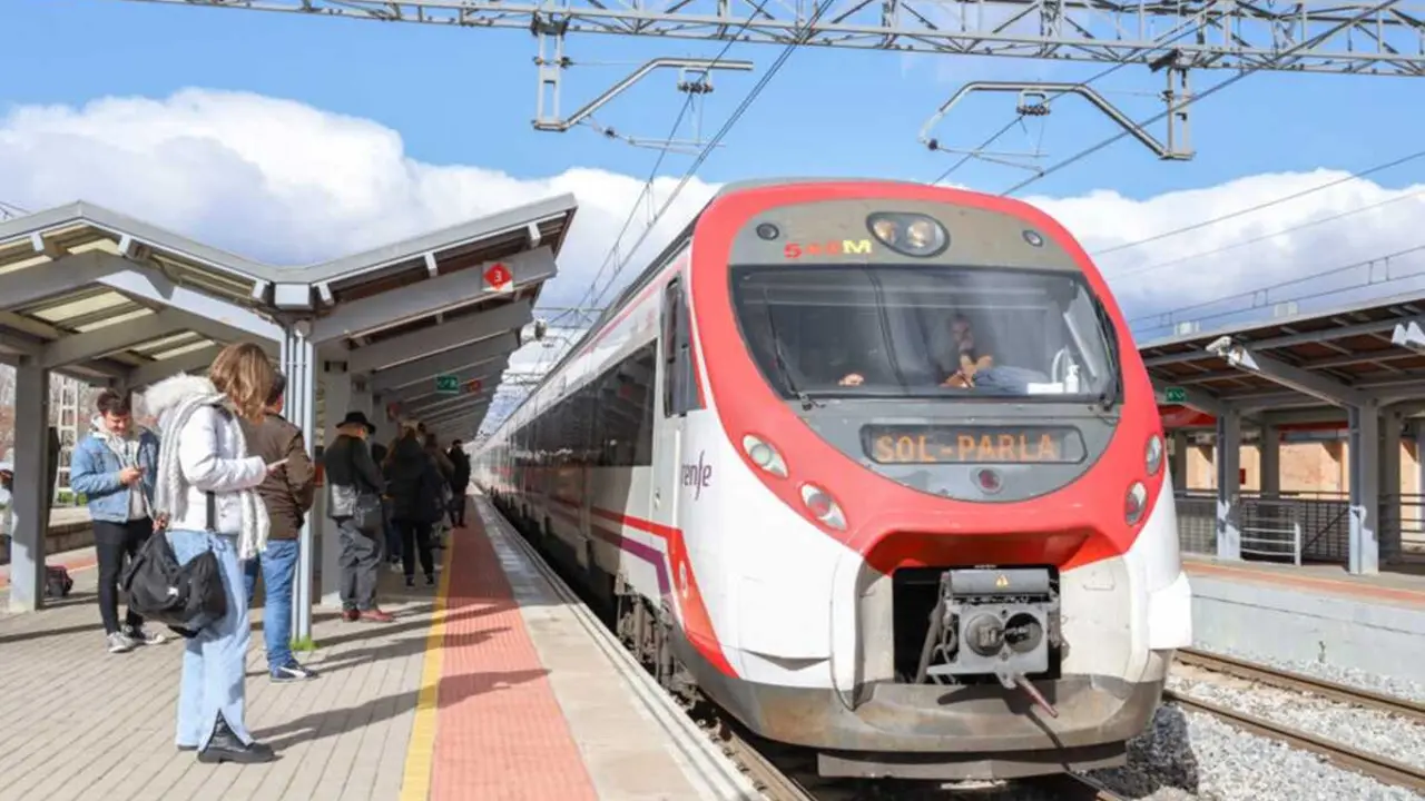 convoy del tren de cercan&iacute;as de la l&iacute;nea C-4 en Tres Cantos