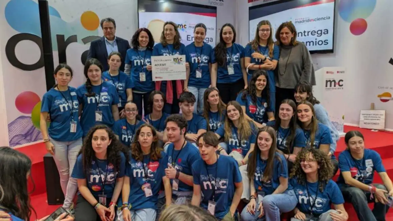 Alumnos del IES Luis Garc&iacute;a Berlanga en los premios Madrid es Ciencia 2025