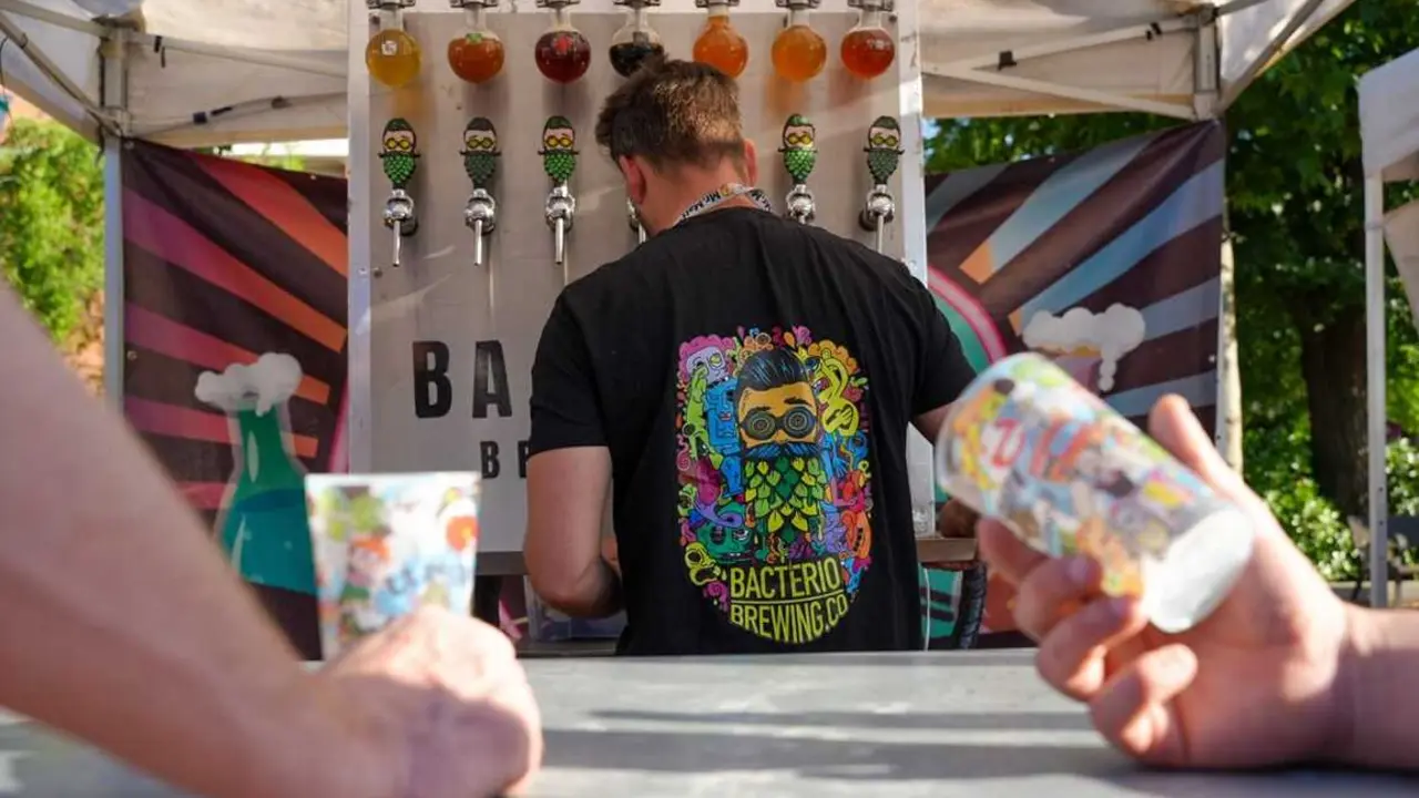 Uno de los participantes en la Feria de la Cerveza Artesana de Colmenar Viejo