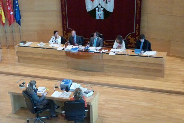 Momento del pleno municipal de mayo 2013 de ALCOBENDAS, con el alcalde en el centro