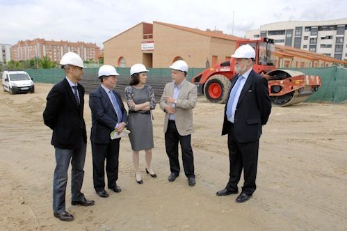 El alcalde y la viceconsejera de Educación visitan las obras de ampliación del colegio Miguel Delibes