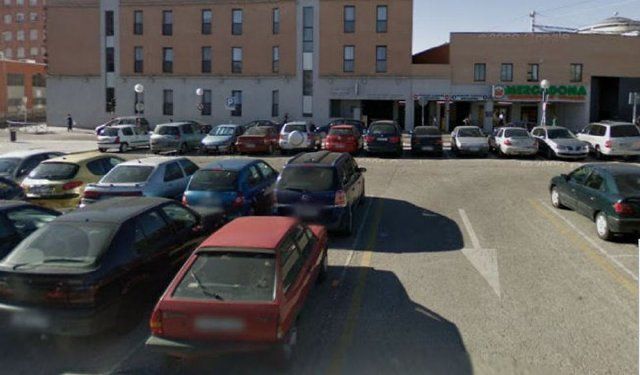 Foto del aparcamiento de la estación de tren de cercanías de Renfe en TRES CANTOS