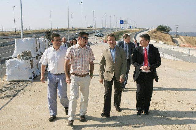 El alcalde tricantino y el director general de FCC visitan las obras del nudo norte de la ciudad