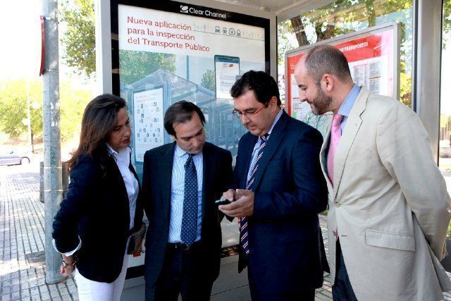 El viceconsejero Caravante presenta en Alcobendas la aplicación para vigilar marquesinas de autobús