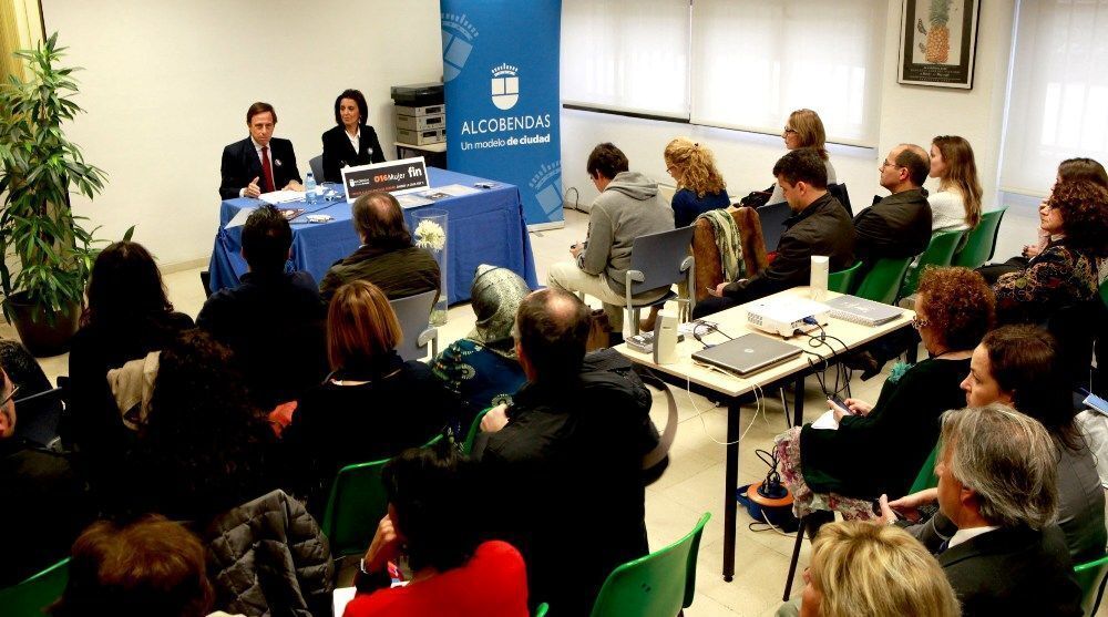 Momento de la presentación del Protocolo de Atención a víctimas de maltrato de Alcobendas