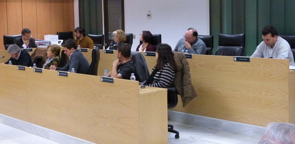 Bancada de la oposición de Sanse ocupada por PSOE, Izquierda Independiente e Izquierda Unida