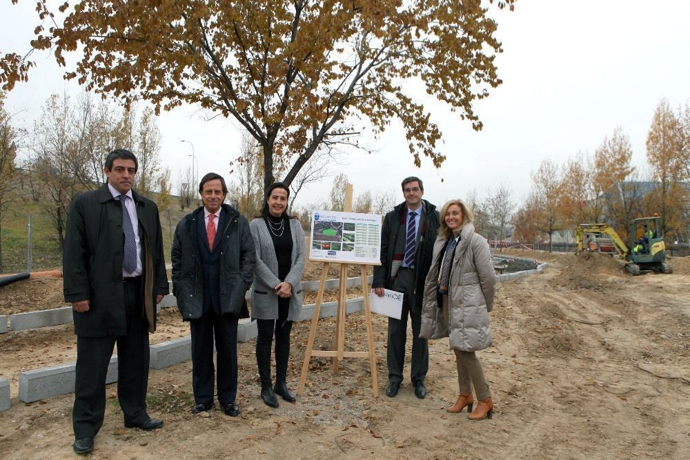 El alcalde de Alcobendas Ignacio García de Vinuesa realiza una visita institucional a los huertos familiares