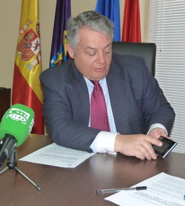 El alcalde de Colmenar Viejo, Miguel Ángel Santamaría, presenta el APPs para móviles
