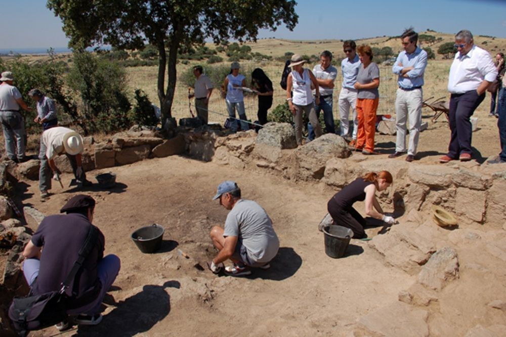 visita yacimiento navalahija jun 2014 2