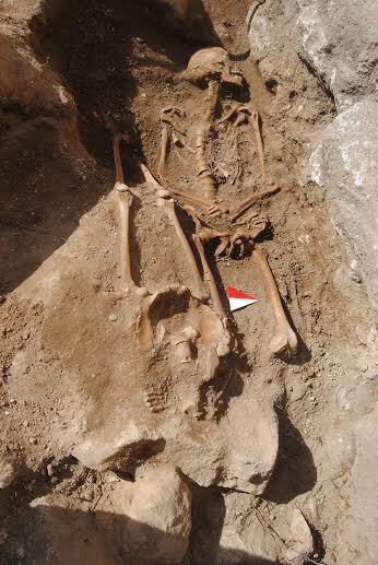 excavacion basilica esqueleto