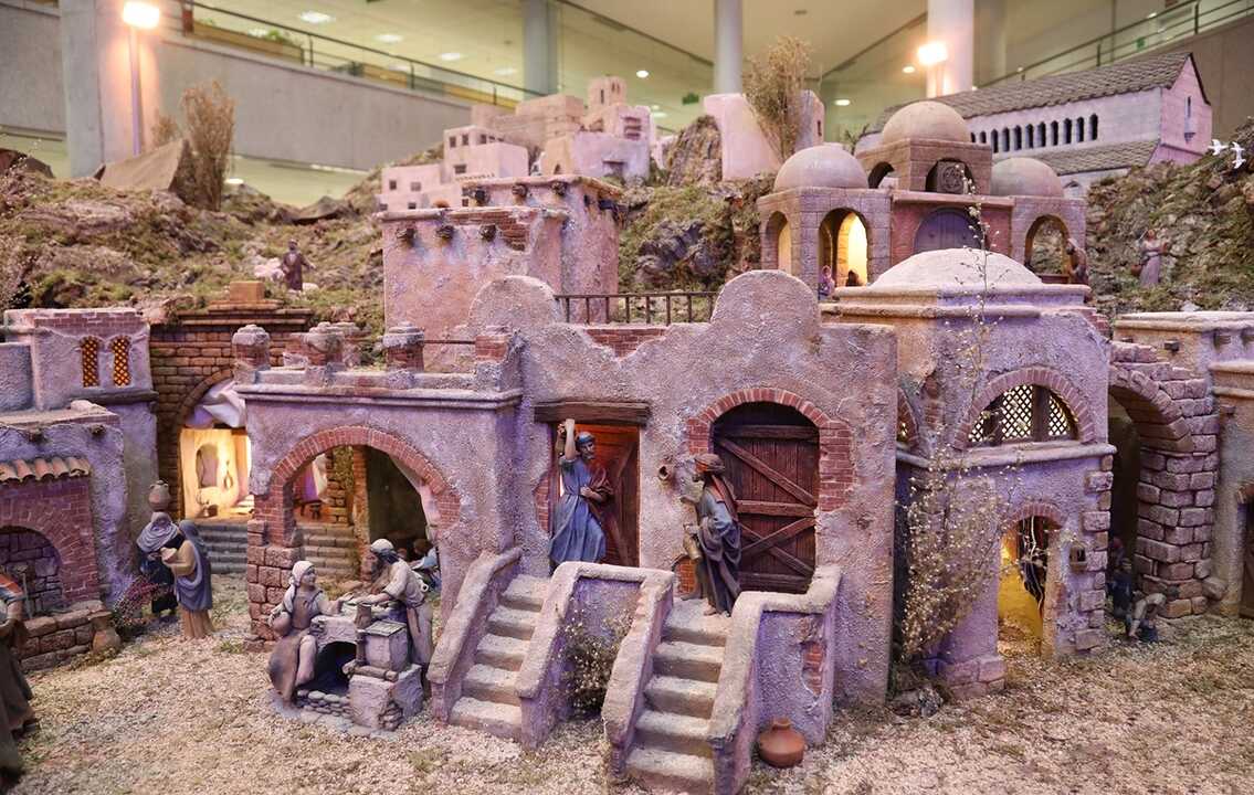 Una de las escenas del Gran Belén Municipal de Alcobendas, situado en el vestíbulo del ayuntamiento