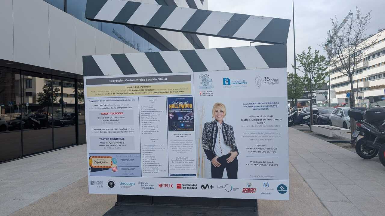 Una claqueta con las actividades del V Certamen de Cine Corto de Tres Cantos.